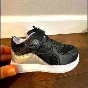 Gordo sneaker from stride rite 6m